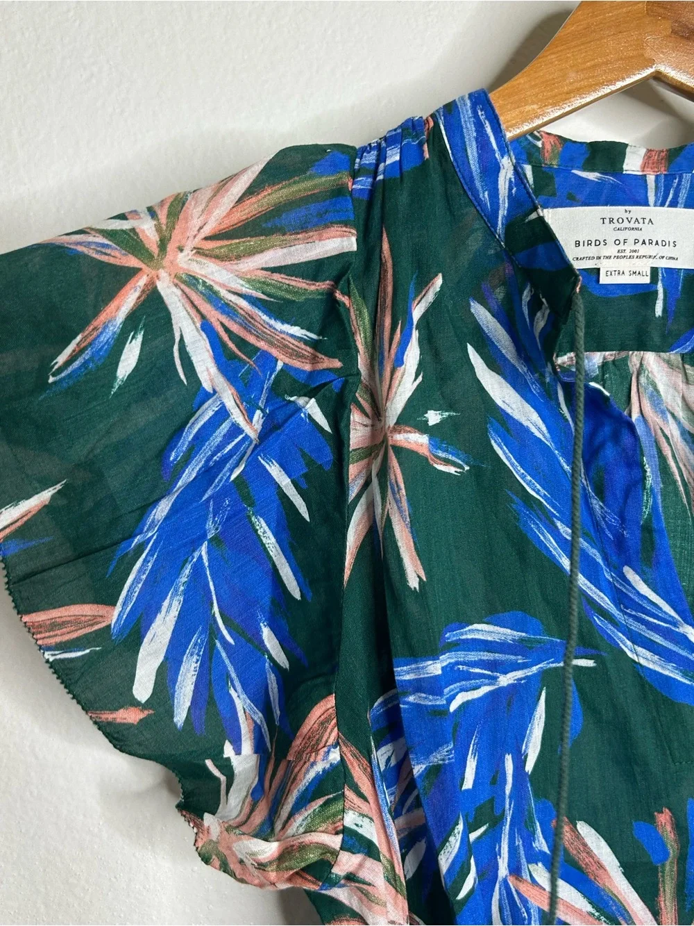 NWT Trovata Birds of Paradis Cotton Ramie Short Sleeve Lightweight Blouse Top